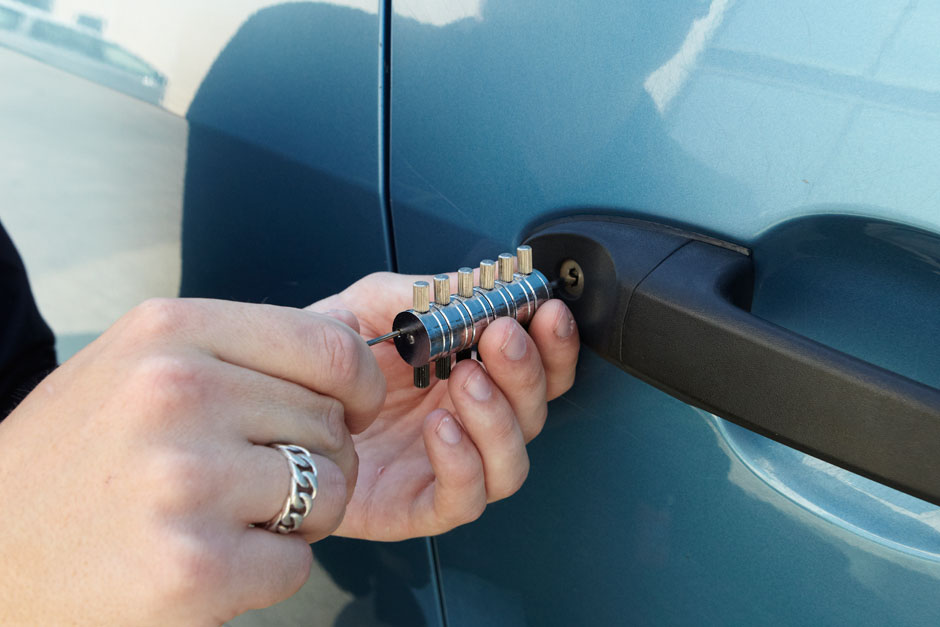 AUTOMOTIVE LOCKSMITHS