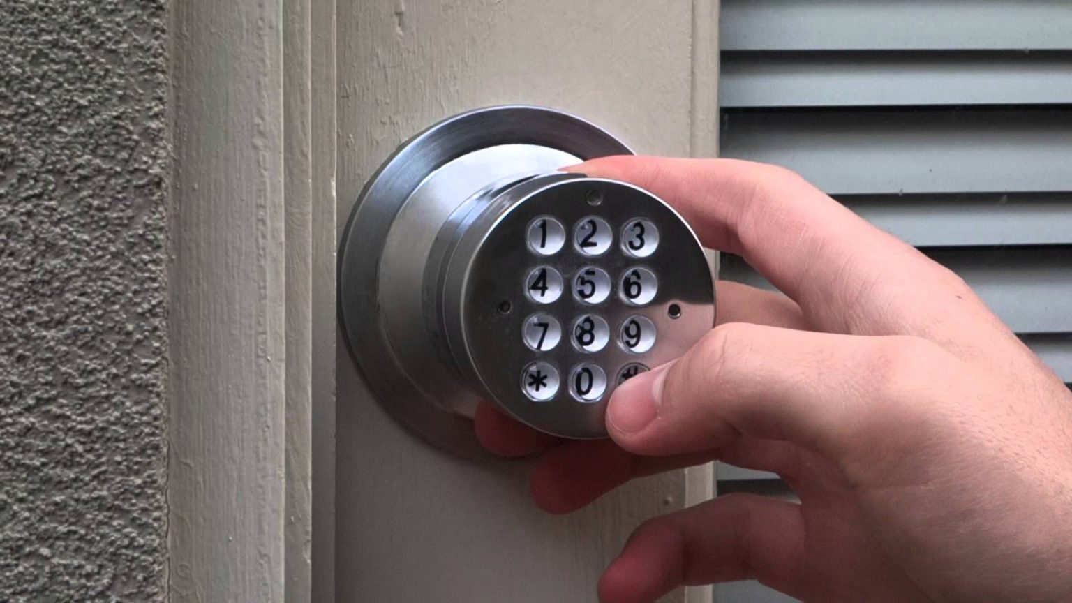 when-should-you-replaced-garage-door-locks